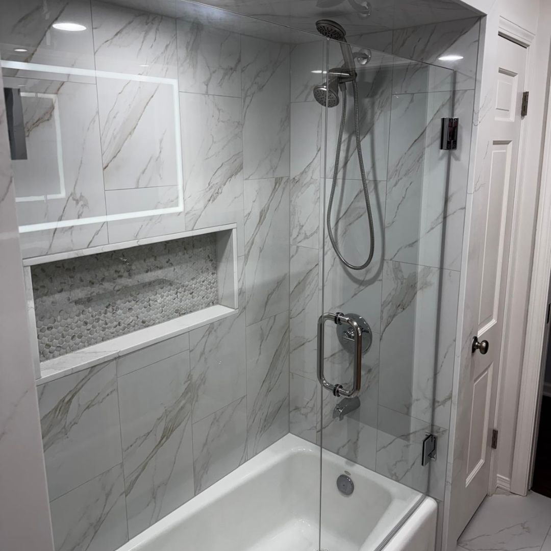 Marble shower with built-in niche