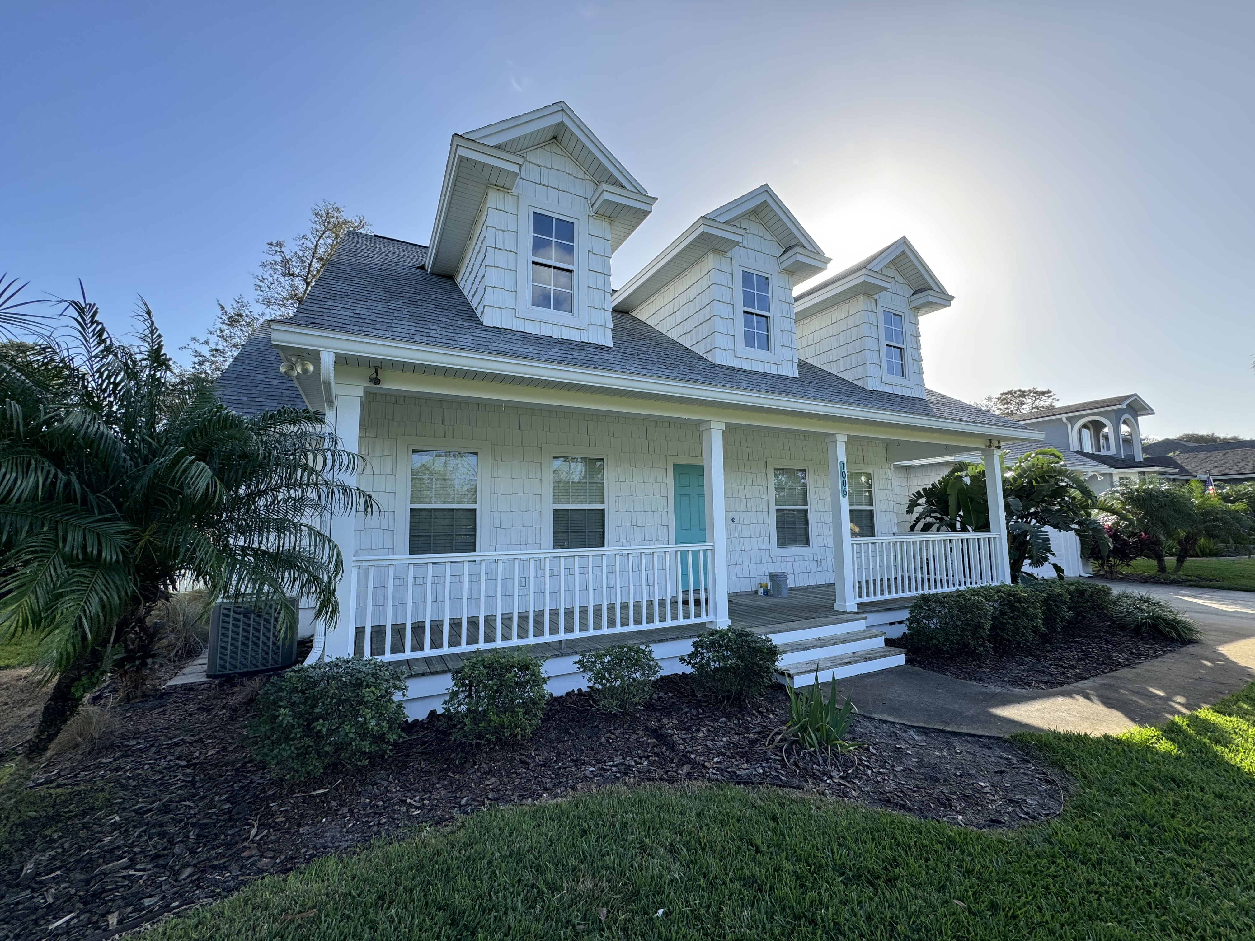Exterior craftsman home with porch